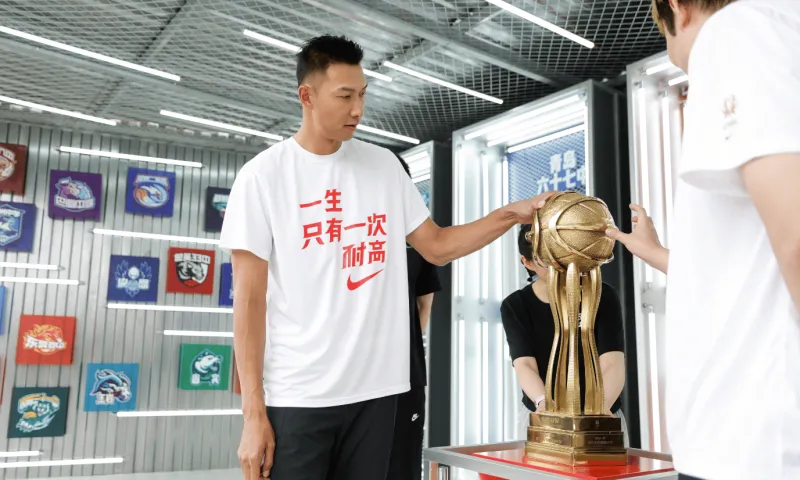 易建联：期待年轻一代打出最好的自己和中国篮球