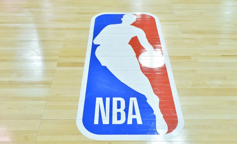美媒问：谁将成为NBA历史上第一位9000万老师？