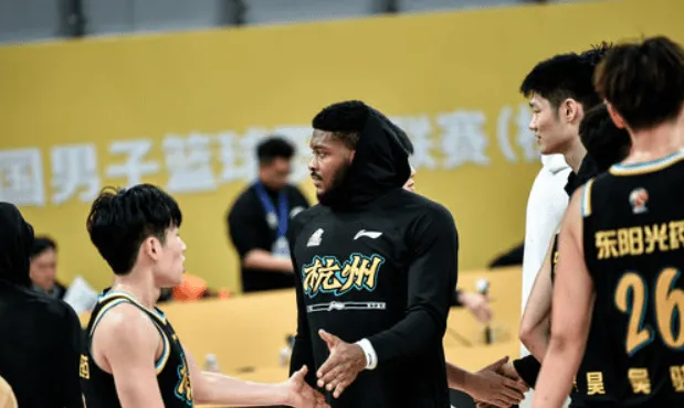 媒体人：前广厦外援奥利弗已与悉尼国王队签订一年合同
