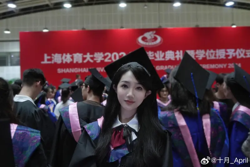 十月毕业照分享：完成新手教程 就请尽情探索世界
