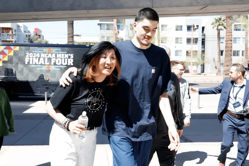 扎克·伊迪和他的母亲朱莉娅回忆他们成长过程中接触的中国文化