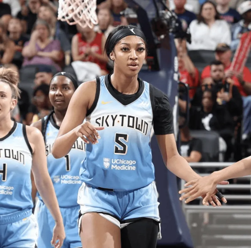 作品名称：女怪物！安吉尔·里斯连续九次拿下两双 位列WNBA历史第三