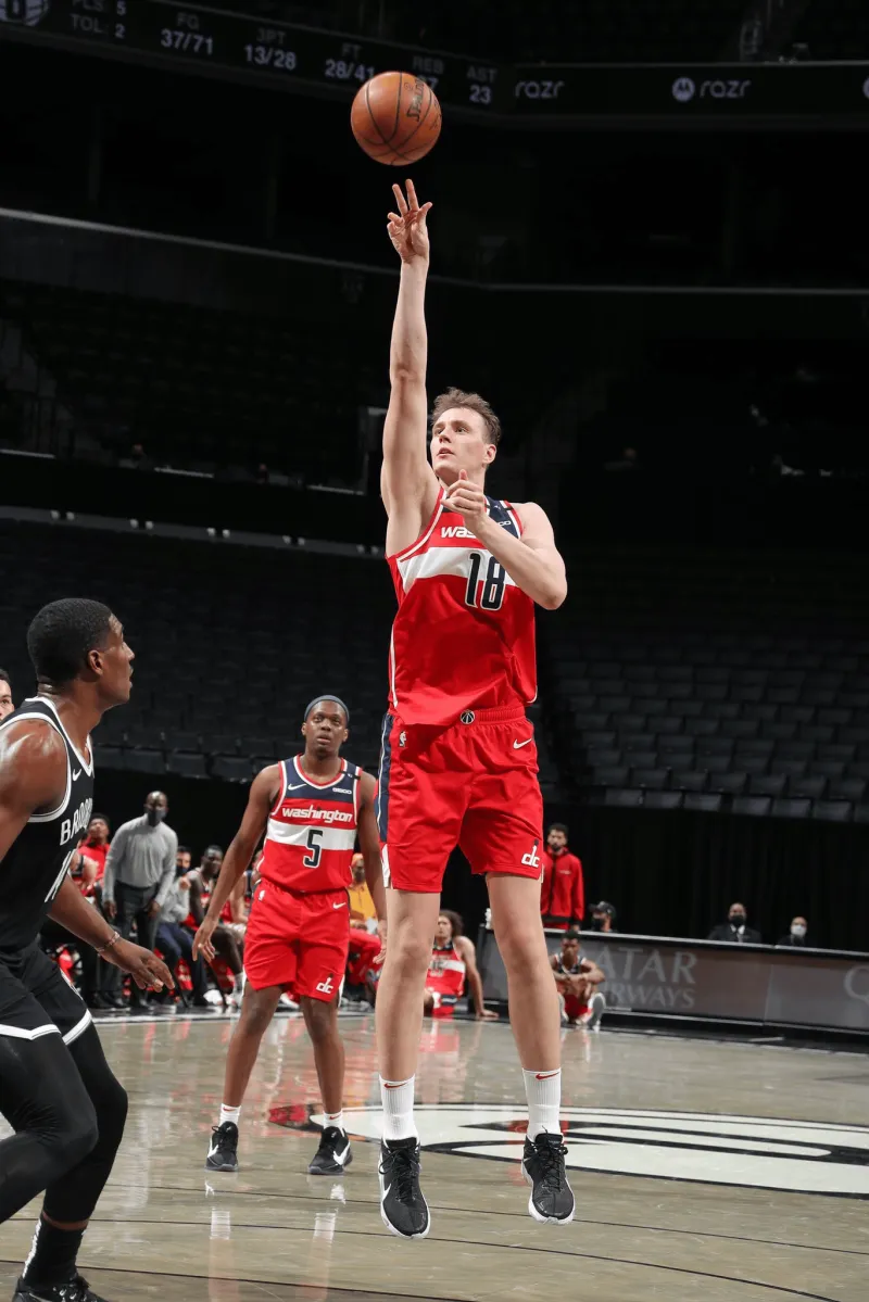 ESPN：中锋安泽伊斯·帕塞尼库斯将与雄鹿队签订双向合同