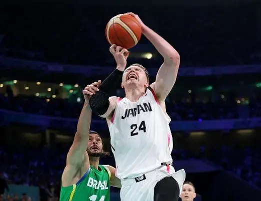 疯狂投资！霍金森三分球5投全中 拿下26分 日本队将分差缩小至1分
